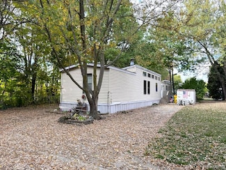 17001 Wales Dr, Macomb, MI 48044