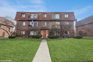 1212 Whispering Hills Ct Unit 1A, Naperville, IL 60540
