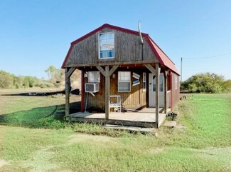 103 Dog Fish Dr, Palacios, TX 77465
