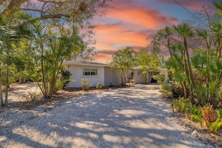 3086 Pinecrest St, Sarasota, FL 34239