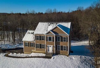 8 Oldenburg Ln, Rollinsford, NH 03869