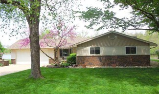 11215 Shoreline Dr, Leo, IN 46765