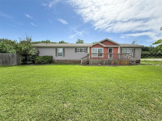 845 Caldwell St, Lexington, TX 78947