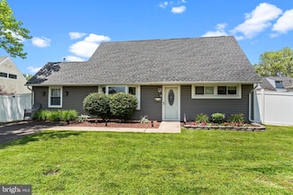 39 Queen Anne Rd, Levittown, PA 19057