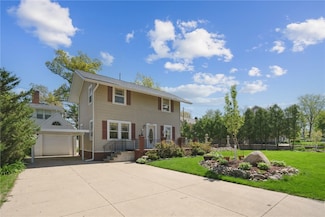 350 Woodland Dr SE, Cedar Rapids, IA 52403