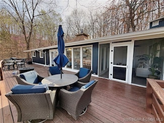 217 Lucky Strike Dr, Sunrise Beach, MO 65079