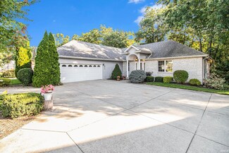 55384 Falling Water Dr, Elkhart, IN 46514