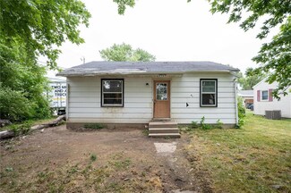 2743 J St SW, Cedar Rapids, IA 52404