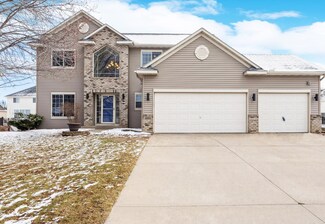 1853 Omega Dr, Shakopee, MN 55379