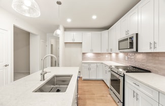6 Stratton Dr Unit 410, Woburn, MA 01801