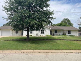 1504 N Stewart St, Wellington, KS 67152