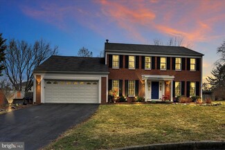 823 Cobblestone Ct, Hershey, PA 17033