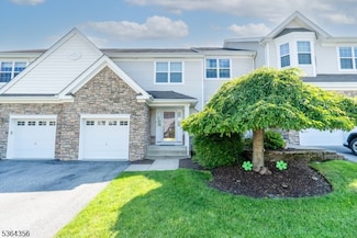 14 Lodge Pole Ln, Hamburg, NJ 07419
