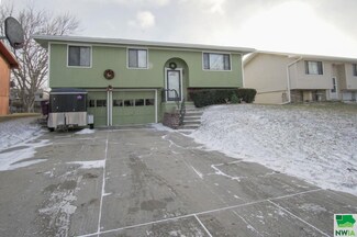 822 Pine St, South Sioux City, NE 68776
