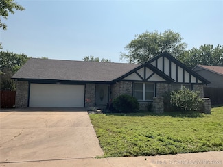 3209 Skylane Dr, Sand Springs, OK 74063