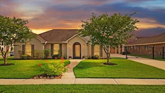 6830 Davy Crockett Dr, Manvel, TX 77578