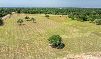 197 S Oak St, Bellville, TX 77418
