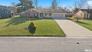 312 Circle Dr, Salem, IL 62881