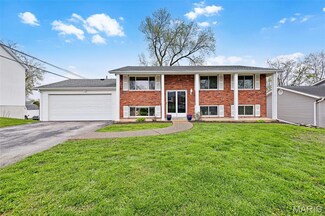 2823 Glenway Dr, Maryland Heights, MO 63043