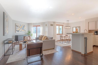 1372 Carling Dr Unit 208, Saint Paul, MN 55108