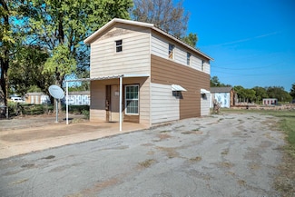 512 SW 1st St, Waurika, OK 73573