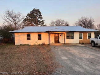 405 Prewitt St, Talihina, OK 74571