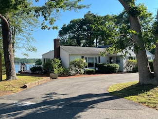 1 Kerna Dr, Buzzards Bay, MA 02532