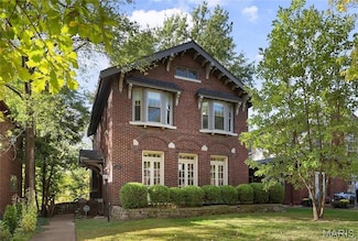 7118 Pershing Ave, Saint Louis, MO 63130