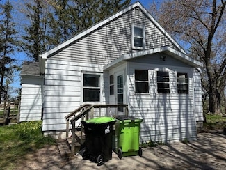 1073 Phillips Rd, Green Bay, WI 54311