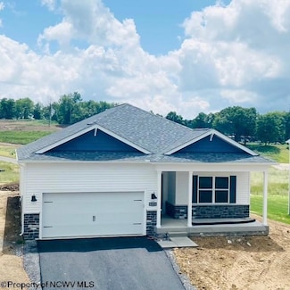 818 Bogey Ln, Maidsville, WV 26541