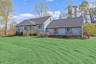 7629 Creek Farm Ln, Holland Patent, NY 13354