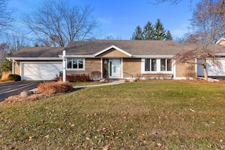 130 Harrogate Dr Unit 13, Waukesha, WI 53188