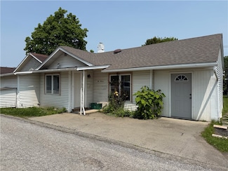 211 Line Ave, Ellwood City, PA 16117