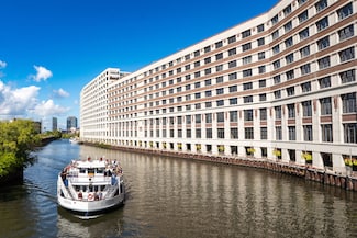 900 N Kingsbury St Unit 1025, Chicago, IL 60610