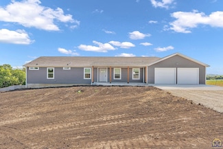 6126 NE Kincaid Rd, Topeka, KS 66617