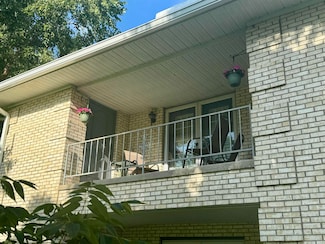 6702 Newburgh Rd, Evansville, IN 47715