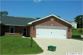 817 6th Ave SE, Cascade, IA 52033