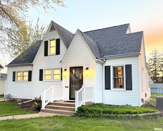 323 N Vail St, Geneseo, IL 61254