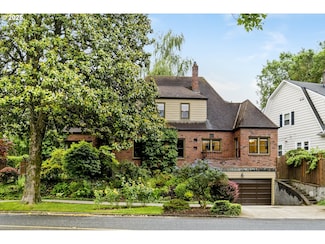 3622 NE Hassalo St, Portland, OR 97232