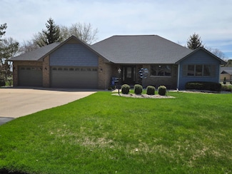 W6517 Greenwood Ct, Greenville, WI 54942