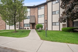 550 Vine Ave Unit 205, Highland Park, IL 60035