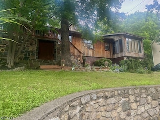543 Lakeside Ave, Andover, NJ 07821