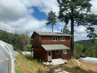 1010 Windy Ridge Ln, Garberville, CA 95542