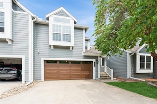 2405 81st Cir, Urbandale, IA 50322