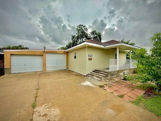 2940 36th St, Port Arthur, TX 77642