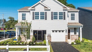 907 Still Waters Ln, Pennsburg, PA 18073