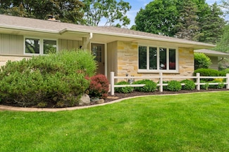 18415 Countryside Ct, Brookfield, WI 53045