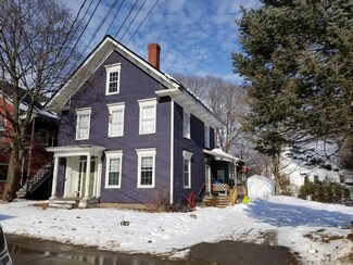 32 Mill St, Orono, ME 04473
