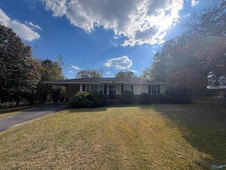 203 Meadowbrook Dr, Albertville, AL 35951