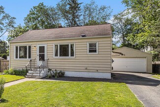 609 Keyes Dr, Kalamazoo, MI 49004